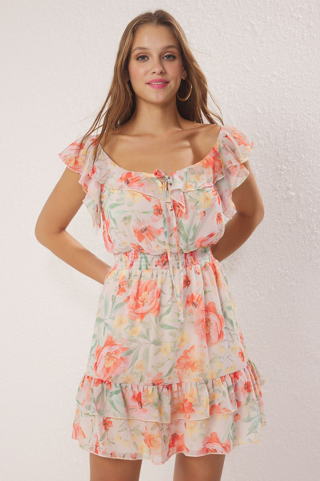 Turuncu Cicekli Etegi Belden Ac?lan F?rf?rl? Mini Astarl? Sifon Dokuma Elbise TWOSS25EL00709 - Trendyolmilla фото 2