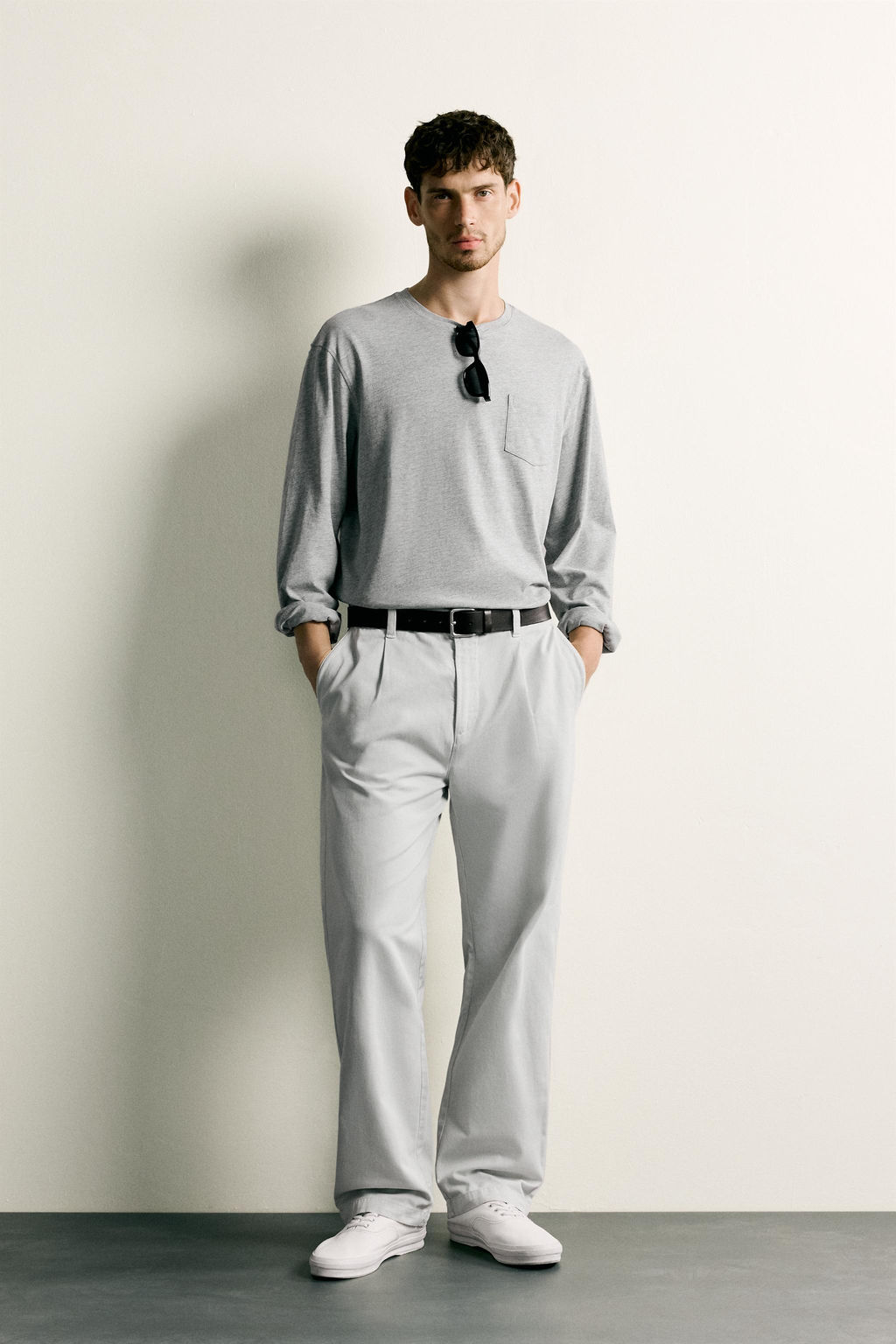 CAMISETA REGULAR FIT MANGA LARGA / Gris vigor?