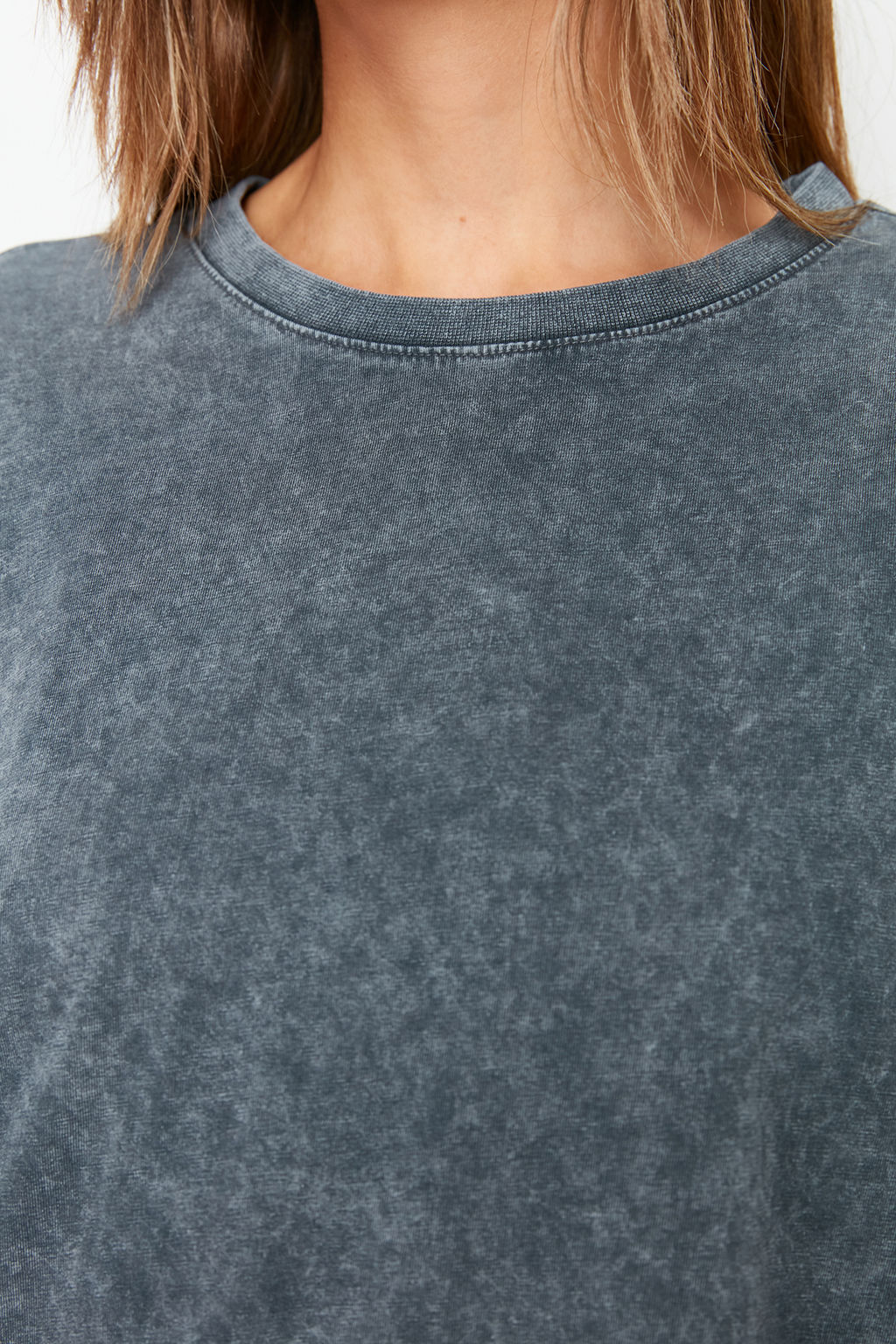 TRENDYOLMILLA Antrasit %100 Pamuk Soluk Efektli S?rt Bask?l? Boyfriend Bisiklet Yaka Orme T-Shirt TWOSS23TS00109  фото 25