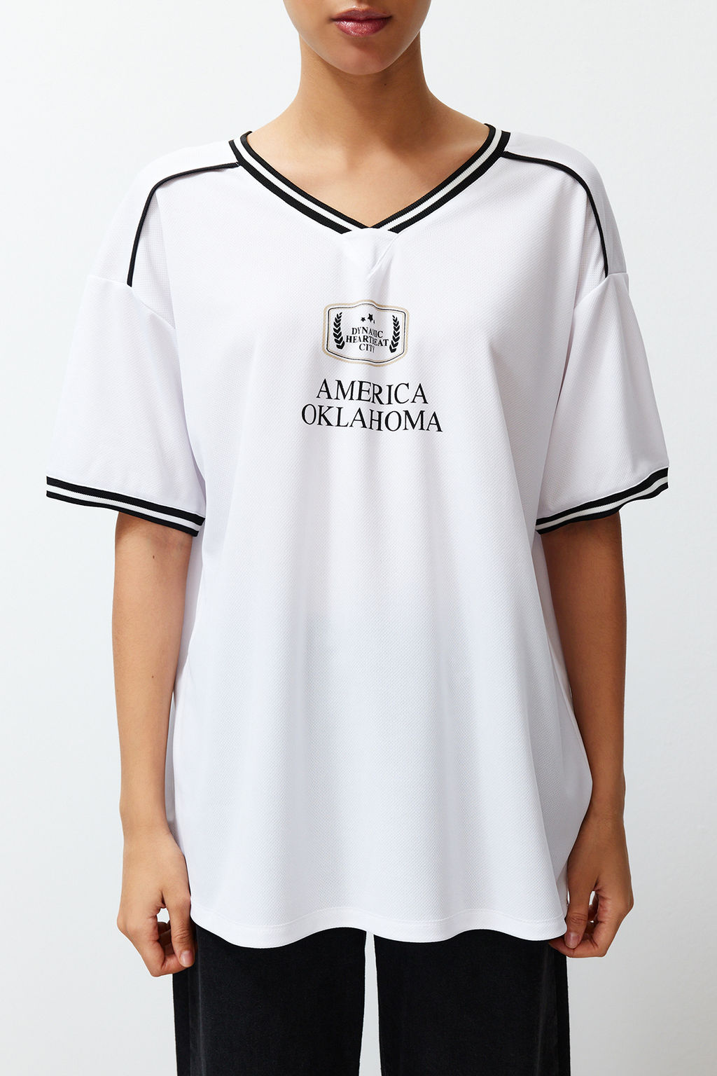 TRENDYOLMILLA Pembe Slogan Bask?l? Oversize/Genis Kesim V Yaka Orme T-Shirt TWOSS24TS00112 фото 5