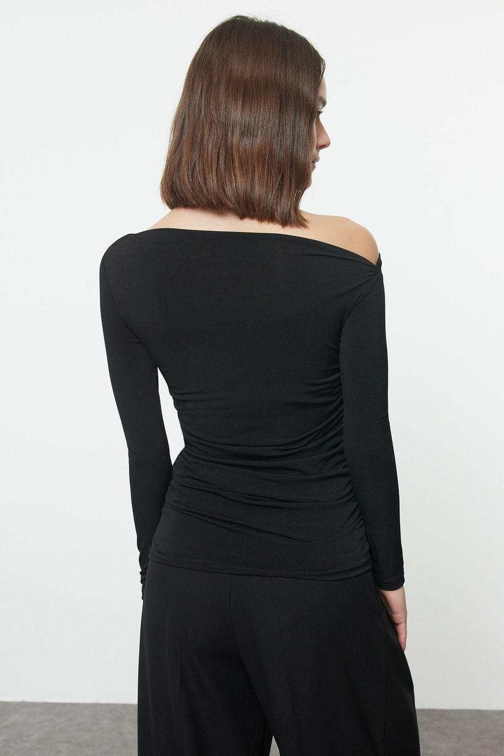 Siyah Buzgu/Drape Detayl? Fitted/Vucuda Oturan Uzun Kollu Esnek Orme Bluz TWOAW25BZ00248