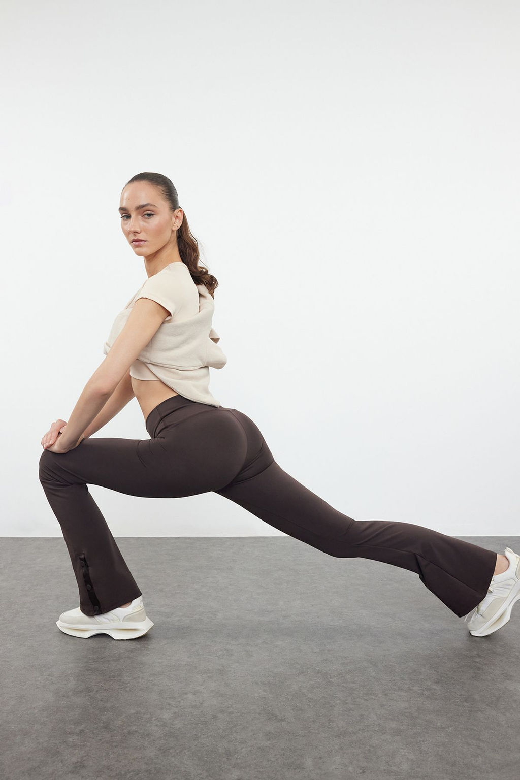 TRENDYOLMILLA Siyah Toparlay?c? Paca C?tc?t Detayl? Ispanyol Paca Yoga Orme Spor Tayt THMAW24TY00015