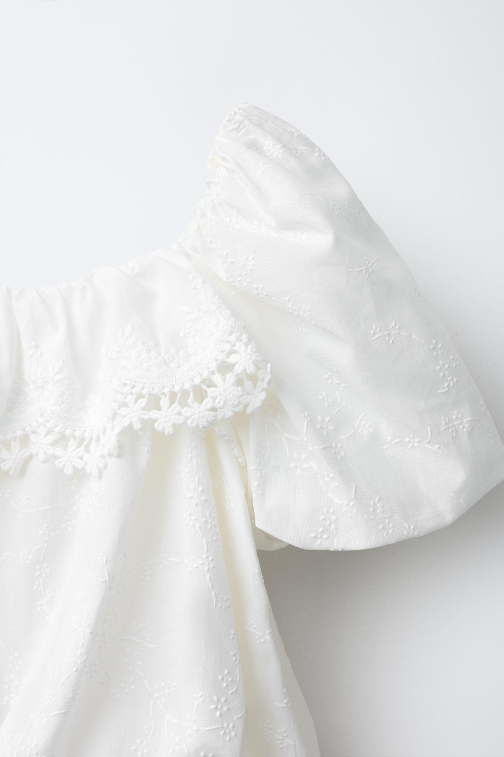 TOP ABULLONADO BORDADOS / Blanco - Zara фото 4