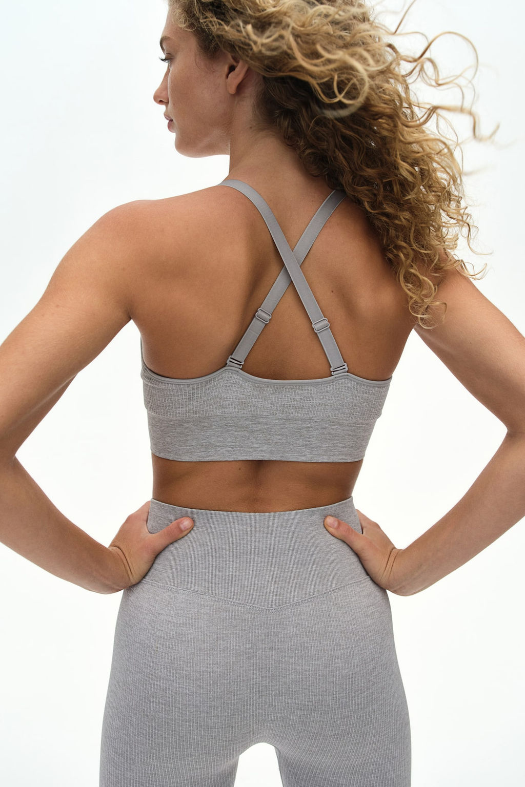 Sujetador de deporte en DryMove Medium Support - H&m фото 3