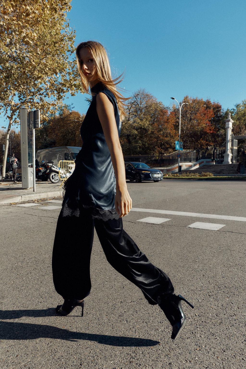 VELVET BALLOON TROUSERS - Zara фото 4