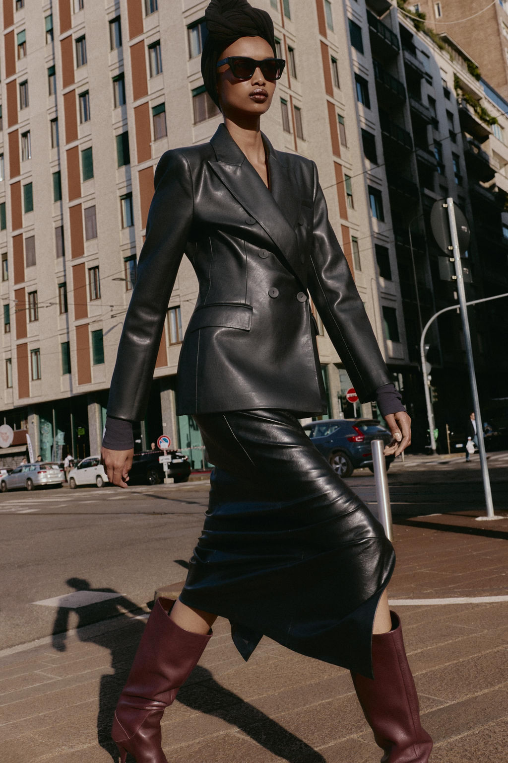 FAUX LEATHER DOUBLE-BREASTED BLAZER - Zara фото 15