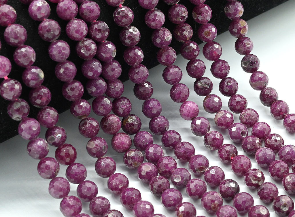 Бусины из рубина шарик гр.7мм, 38см, 54 бусины Радуга камня