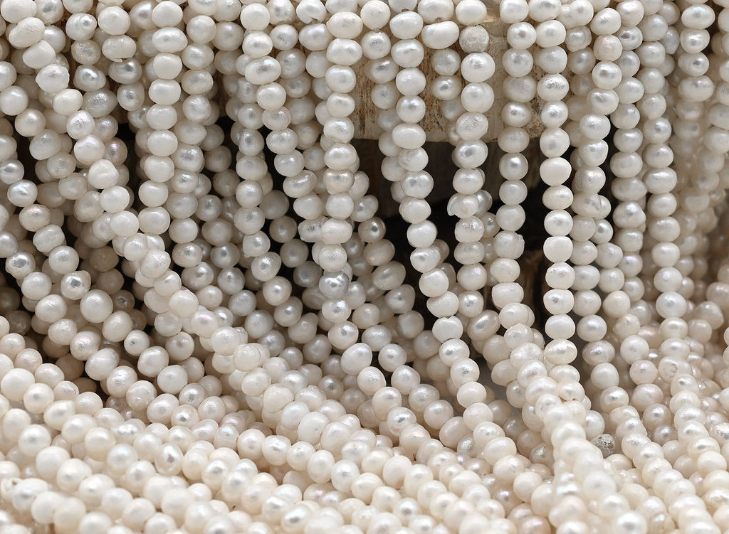 Бусины жемчуг речной галтовка 3*2мм цвет белый, 36см, 140 бусин Радуга камня