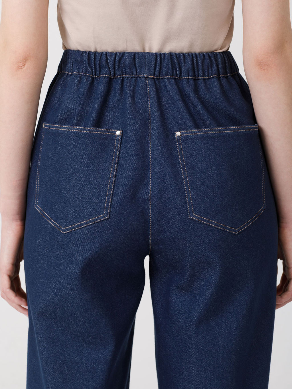 Джинсы на эластичном поясе