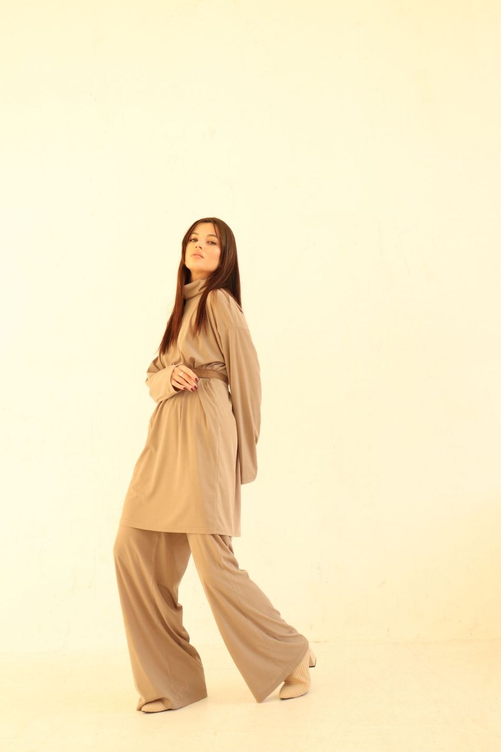 7366 Костюм трикотажный в стиле бохо серо-бежевый - Martichelli фото 10