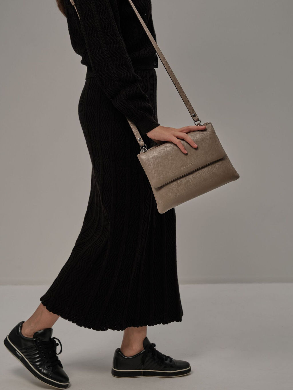 Сумка кожаная кросс-боди Deboro 31069 бежевый латте