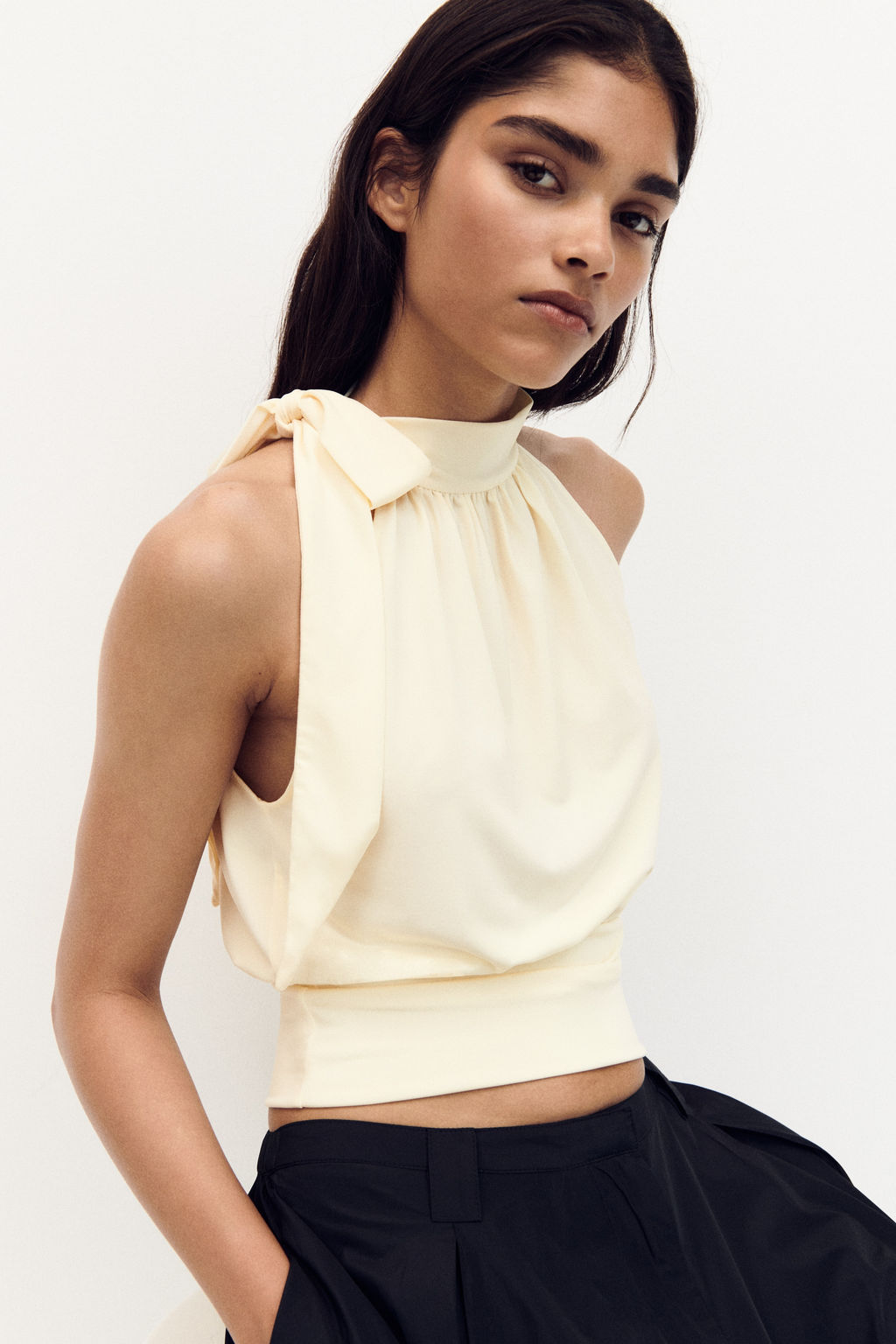 Top de crep? con cuello fular - H&m фото 3
