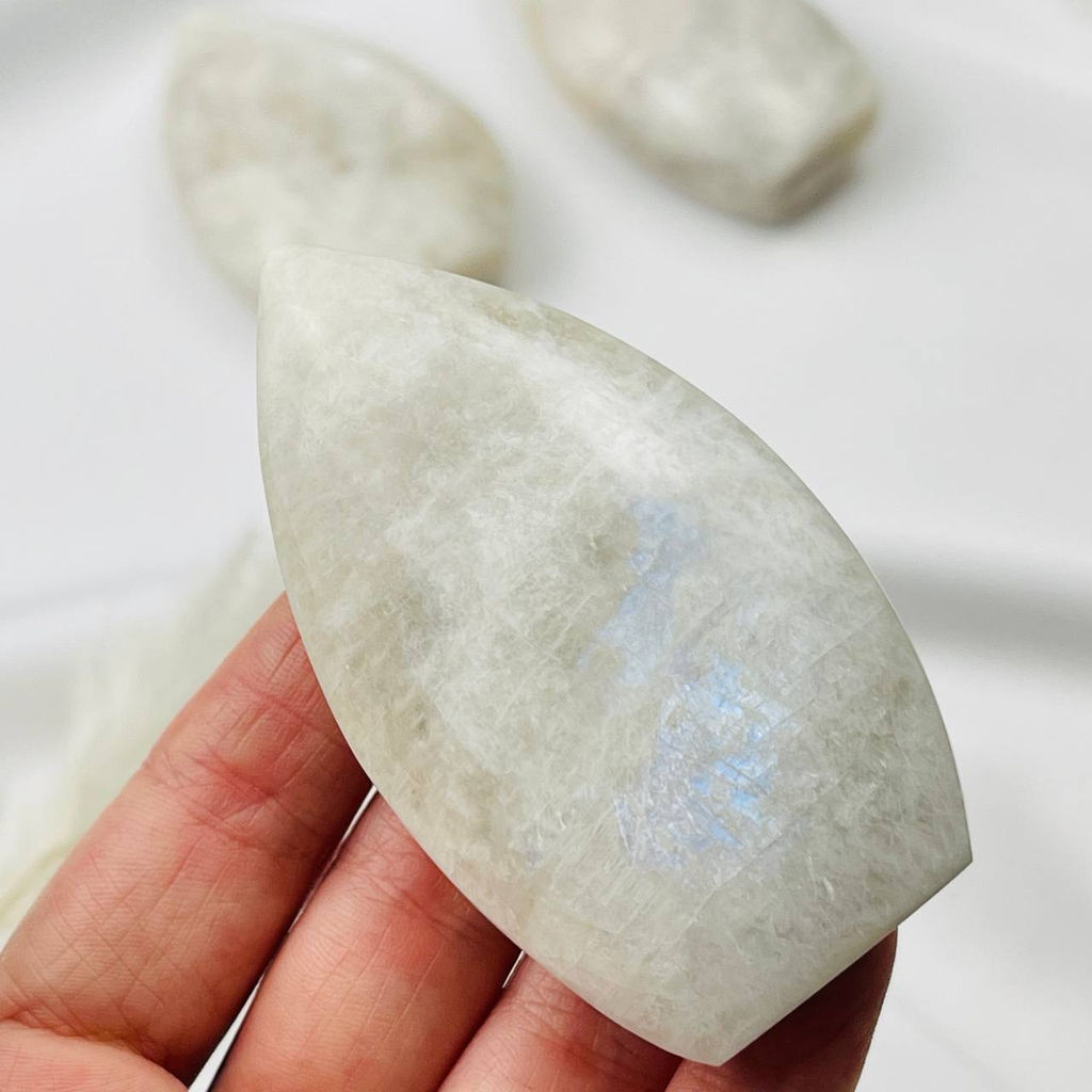 Свеча из Лунного камня