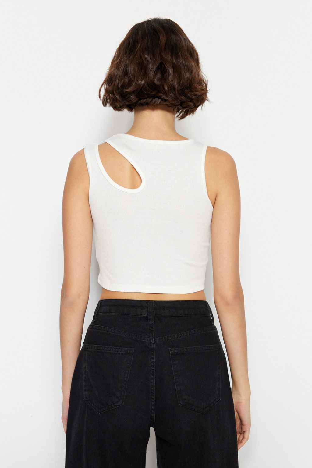 Trendyolmilla Siyah-Beyaz 2li Paket Cut Out Detayl? Fitted Crop Fitilli Esnek Orme Atlet TWOSS23AL00006  фото 7