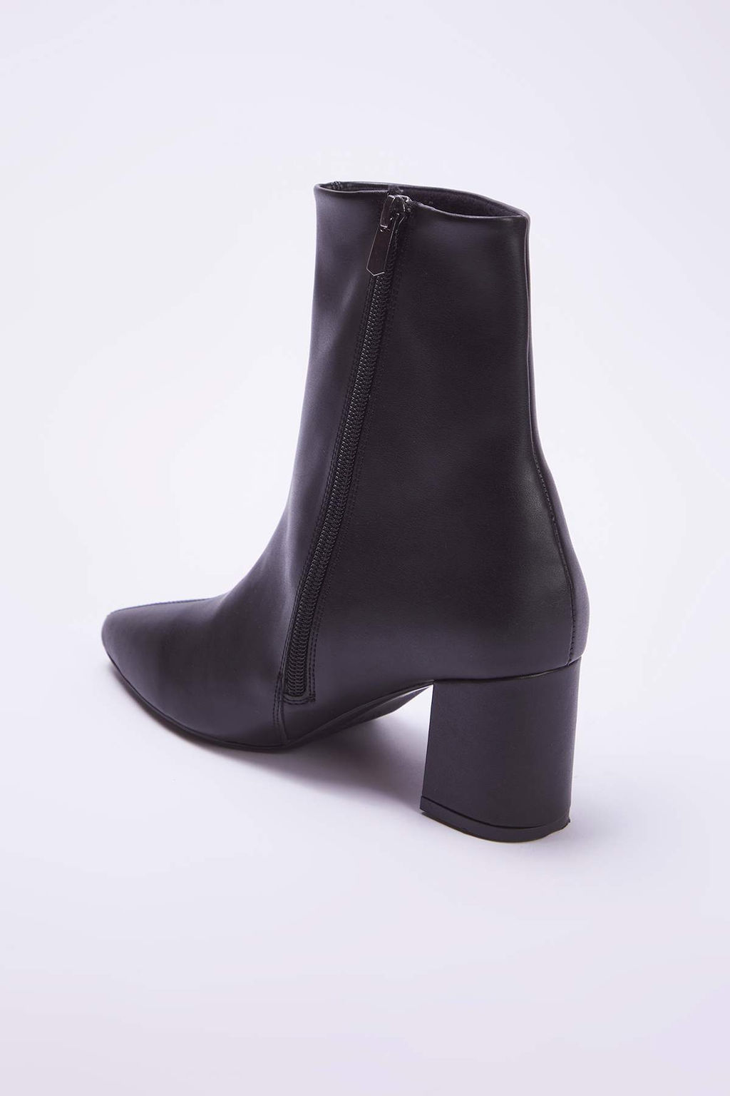 Siyah Sivri Burun Kad?n Blok Topuklu Yar?m Bot
TAKAW26BO00067 - Trendyolmilla фото 6