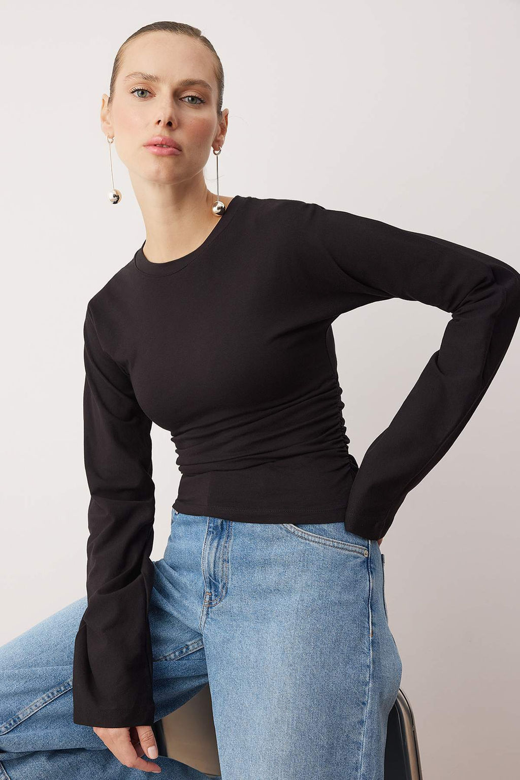 Siyah Ispanyol Kol Buzgu Detayl? Regular/Normal Kal?p Orme Bluz TWOAW26BZ00293