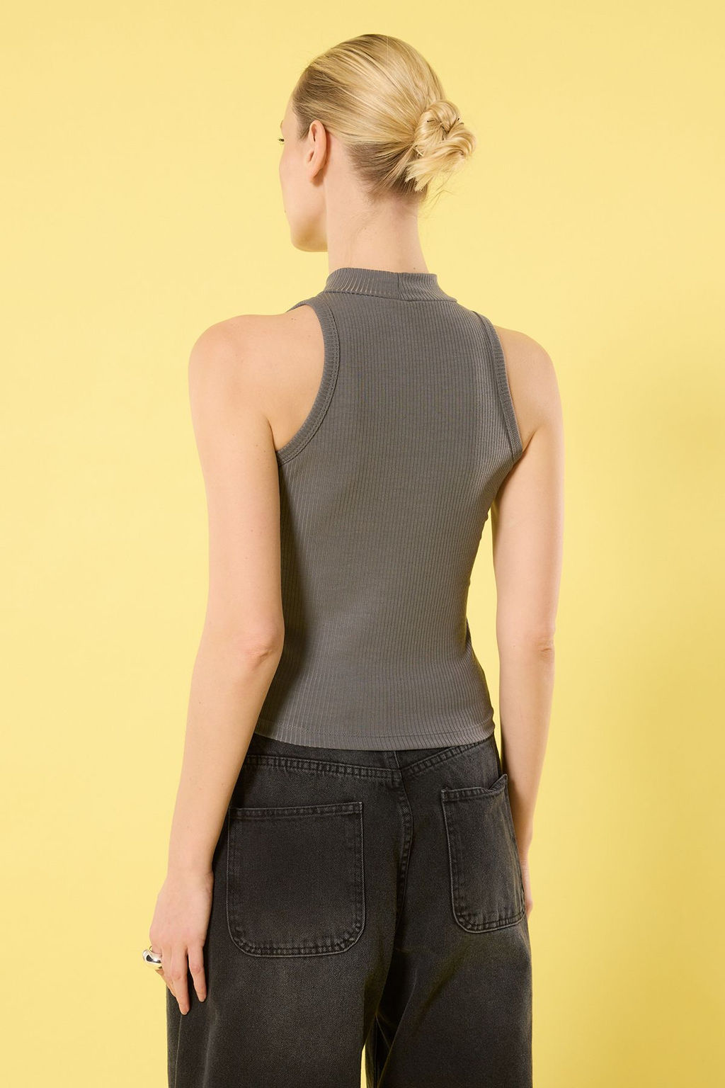 Trendyolmilla Antrasit Dik Yaka Fitted/Vucuda Oturan Orme Bluz TWOSS25BZ00376  фото 4