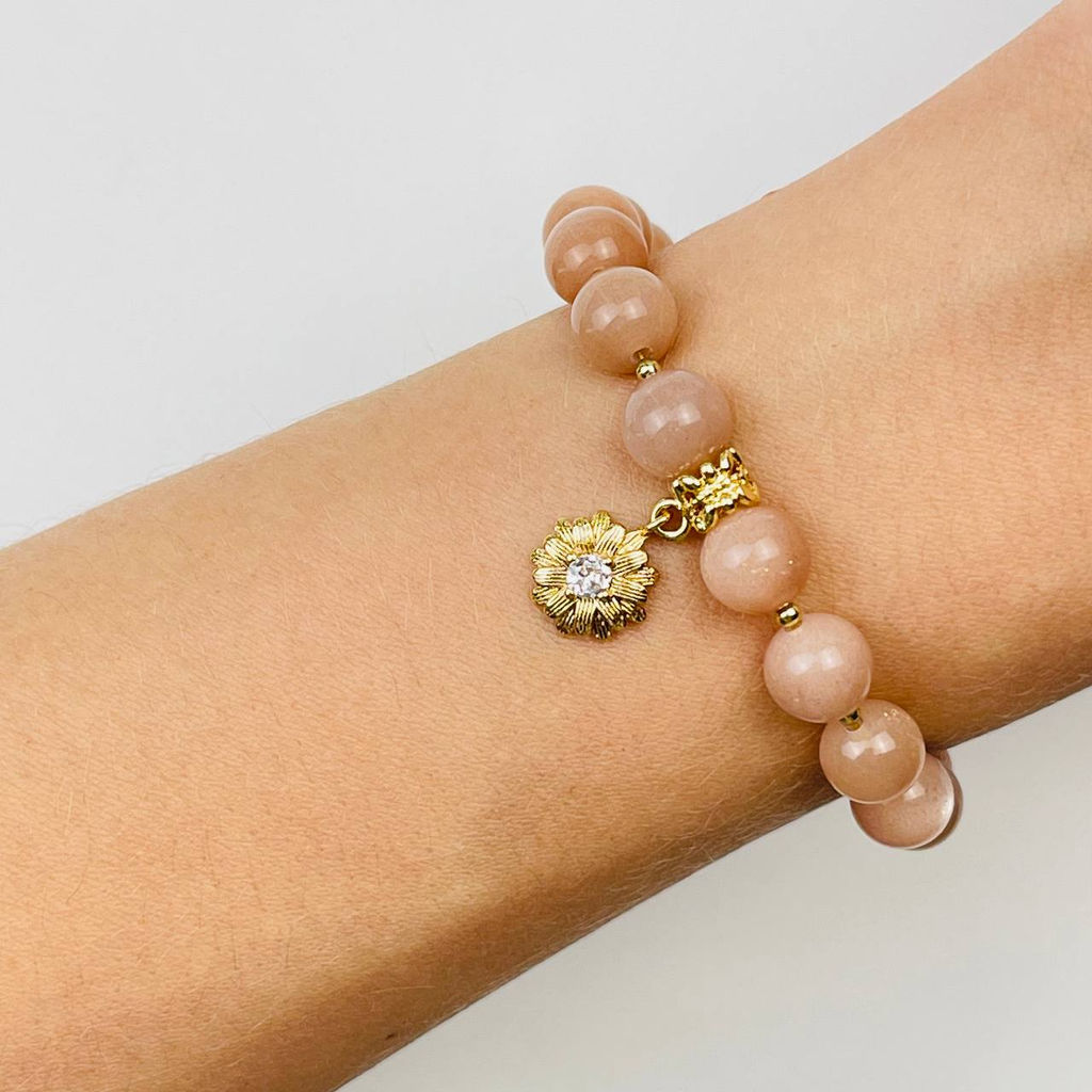 Браслет из Лунного камня с подвеской Цветок