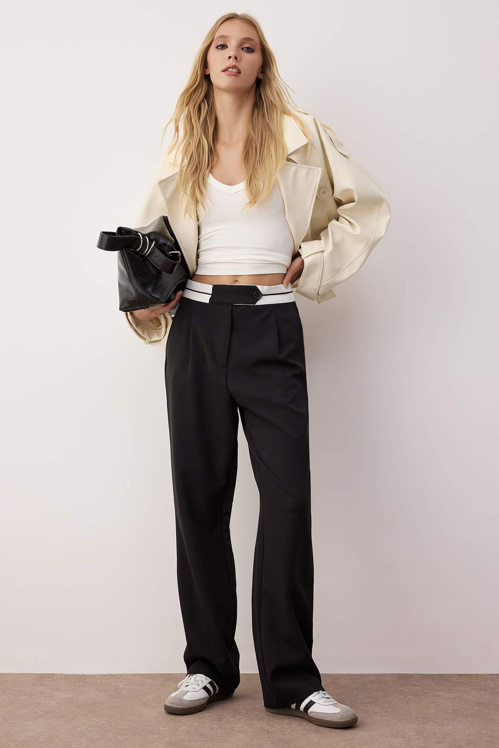 TRENDYOLMILLA Siyah Wide Leg/Genis Paca Dokuma Bel Detayl? Kumas Pantolon TWOAW24PL00037