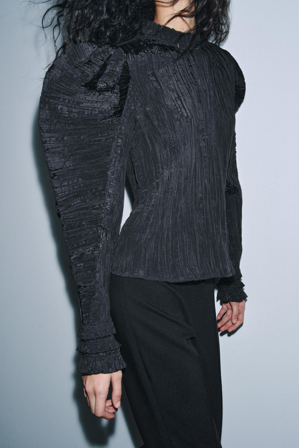 CRINKLED PUFF SLEEVE BLOUSE ZW COLLECTION - Zara фото 4