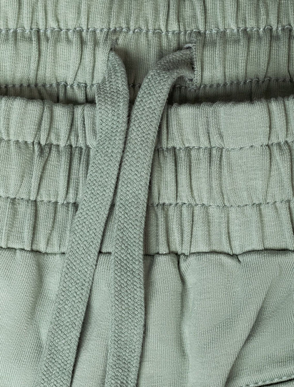 D48.010 Шорты женские св.оливковый