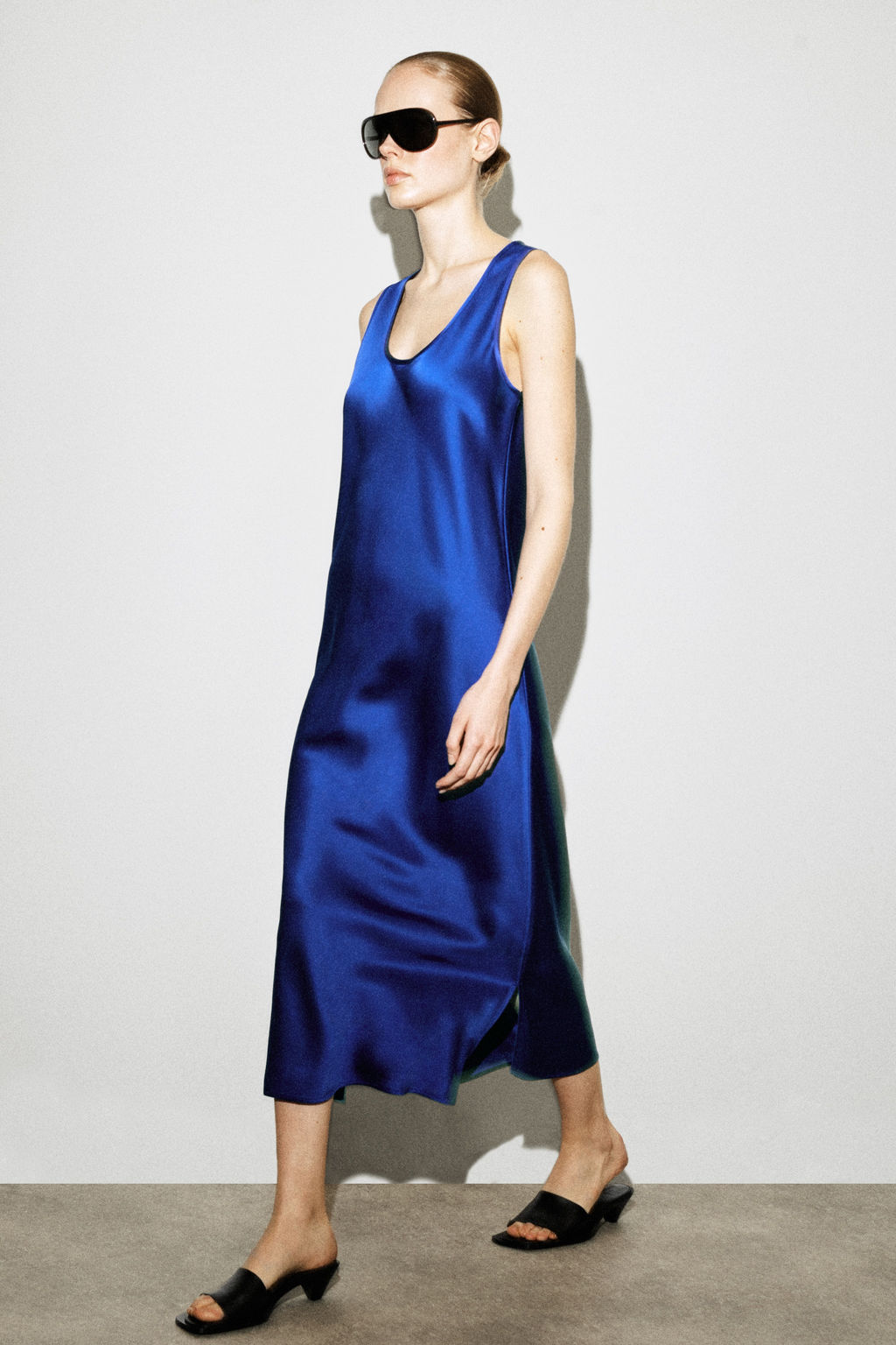 VESTIDO MIDI SATINADO CON CUELLO REDONDO - H&m фото 7