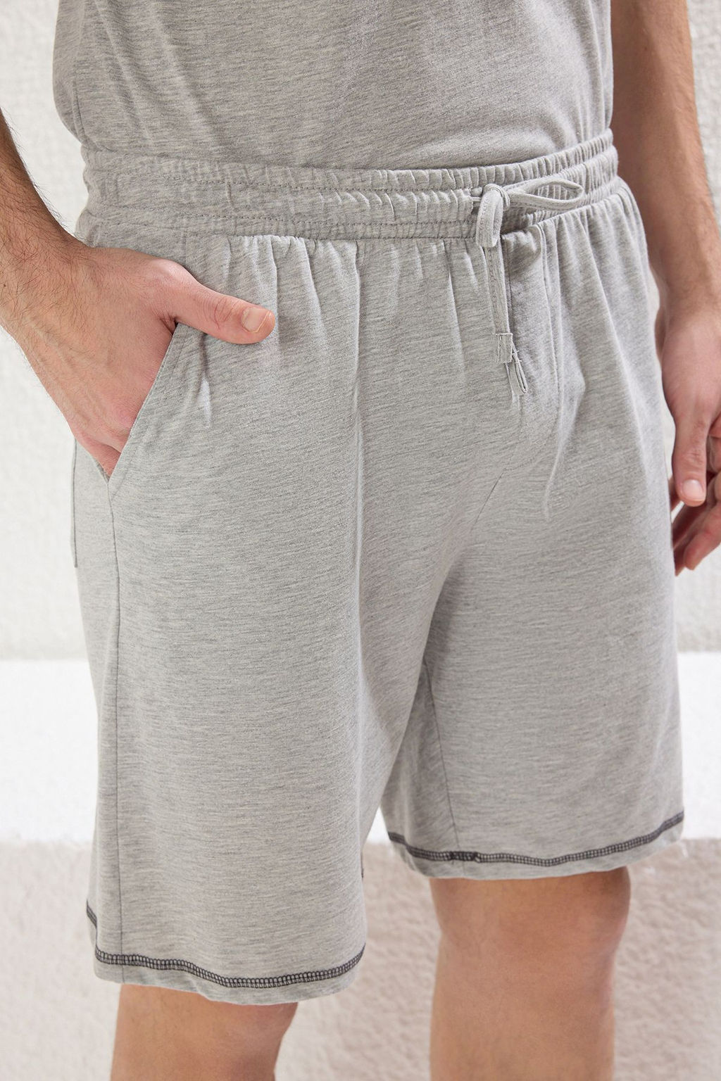 TRENDYOL MAN Gri Regular Fit Karyoka Dikisli Orme Sortlu Pijama Tak?m? TMNSS25PT00017 - Trendyolmilla фото 4