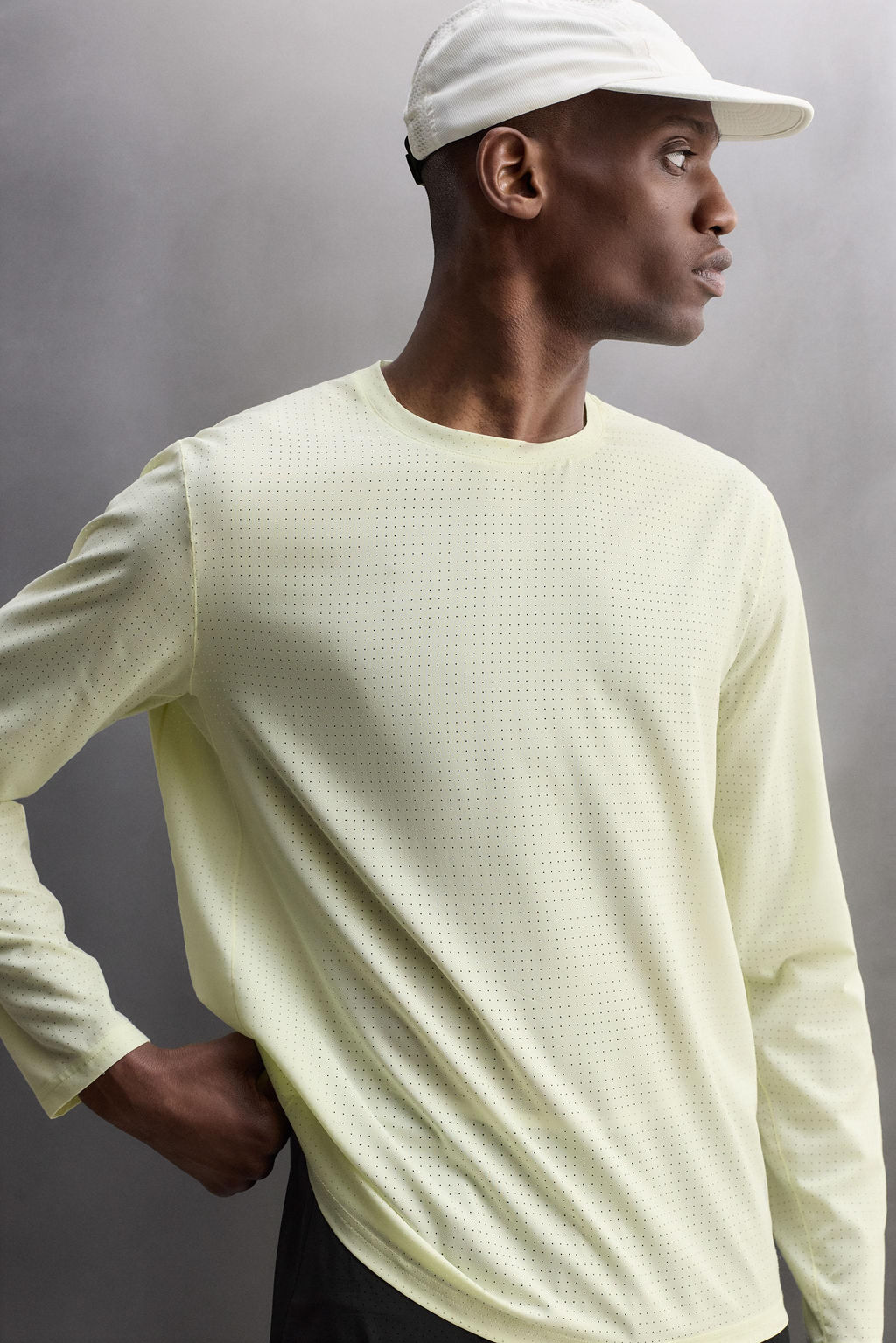 PERFORATED LONG SLEEVE T-SHIRT - Zara фото 5