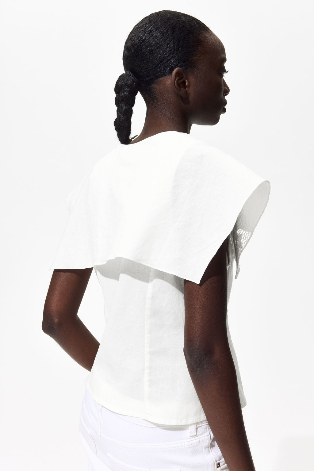 Top con cuello marinero y bordado ingl?s - H&m фото 4