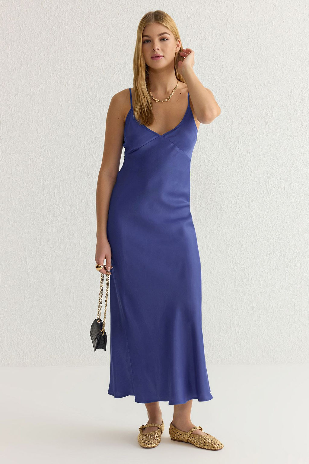TRENDYOLMILLA Siyah Duz Kesim Saten Ask?l? Maxi Dokuma Elbise TWOSS24EL00163