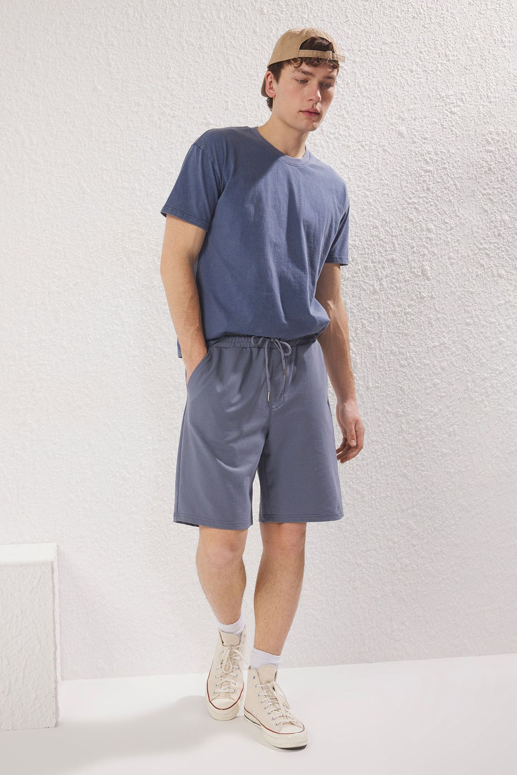 TRENDYOL MAN Basic Siyah Oversize/Genis Kesim Lastik Belli Bagc?kl? Sort TMNSS22SR0257 - Trendyolmilla фото 2