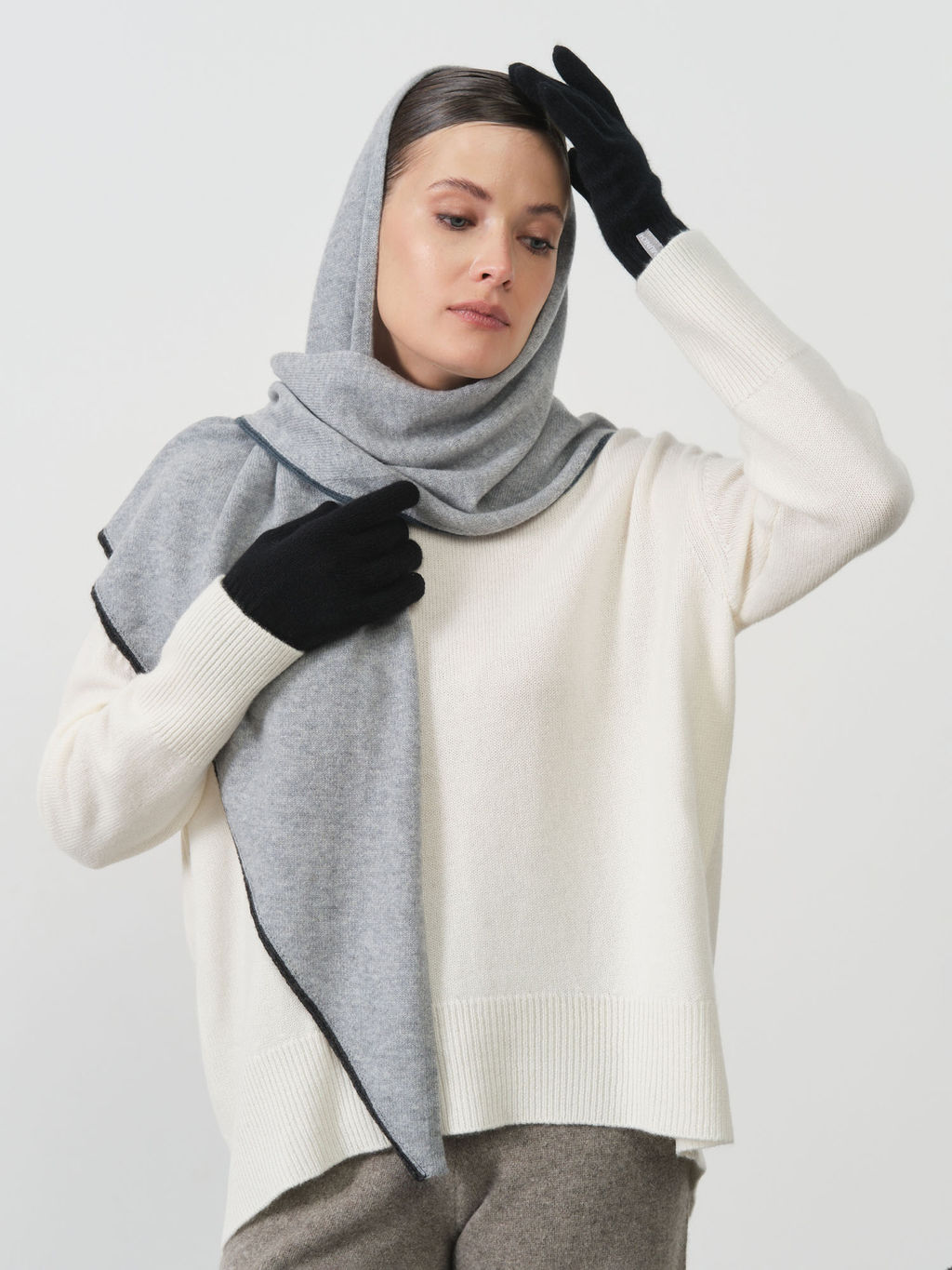 Перчатки из кашемира 31100 черные