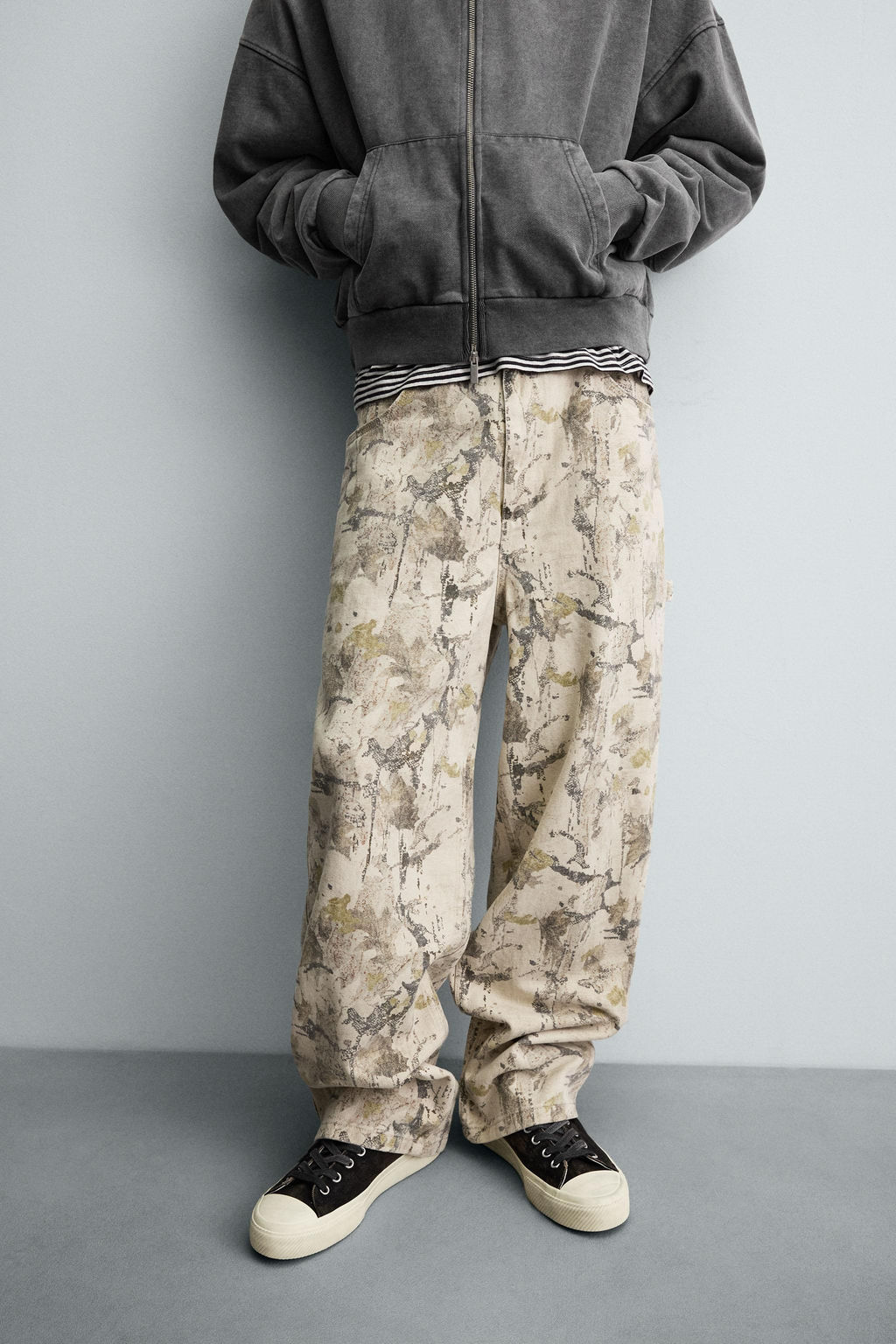 CARPENTER BALLOON FIT TROUSERS ABSTRACT PRINT - Zara фото 5