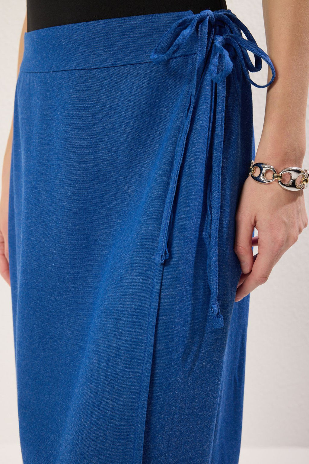 TRENDYOLMILLA Lacivert Baglama Detayl? Kruvaze Kapama Maxi Boy Dokuma Etek TWOSS25ET00126 фото 2
