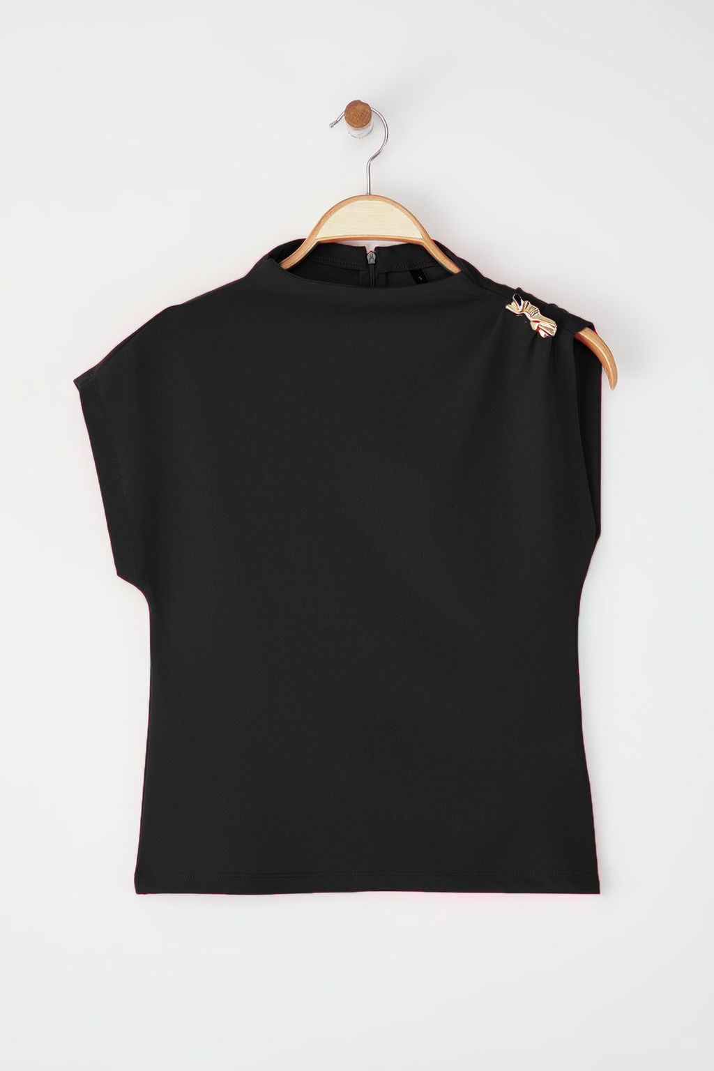 Siyah Fitted/Vucuda Oturan Aksesuar Detayl? Drapeli Esnek Orme Bluz TWOSS25BZ00044
