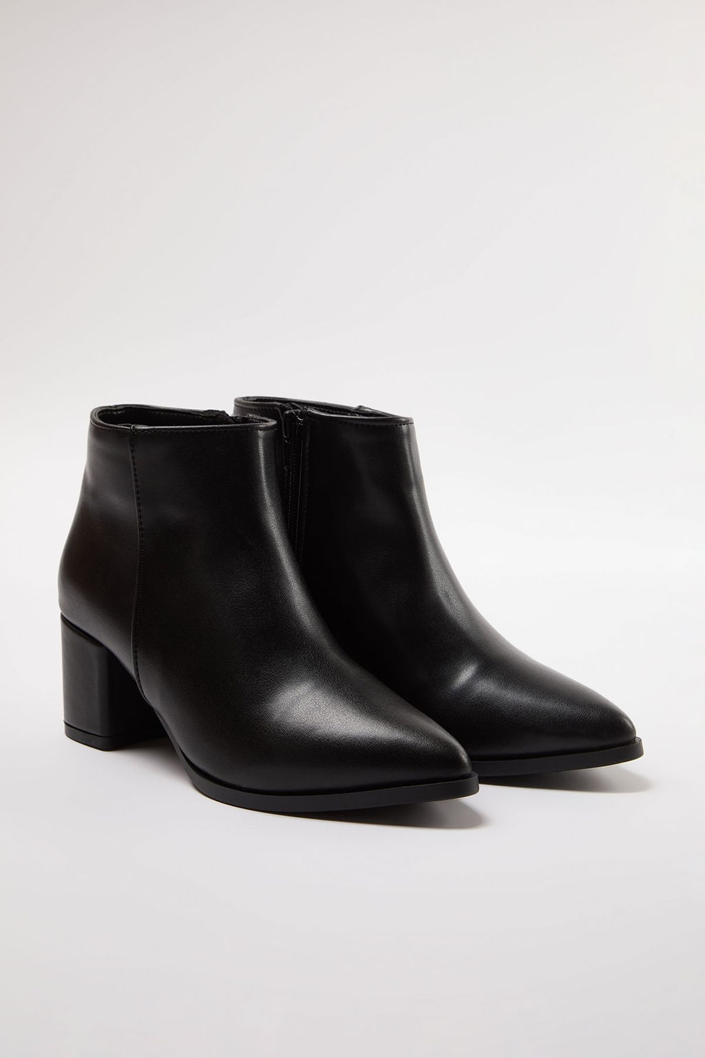 Trendyol Shoes Siyah Fermuarl? Blok Topuklu Kad?n Yar?m Bot TAKAW25BO00010 - Trendyolmilla фото 4