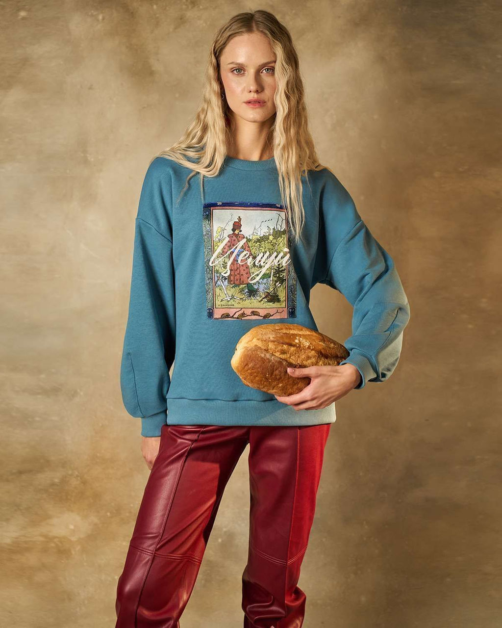 Свитшот с шёлковой нашивкой «Целуй» Футер 3-х нитка 95% хлопок, 5% лайкра