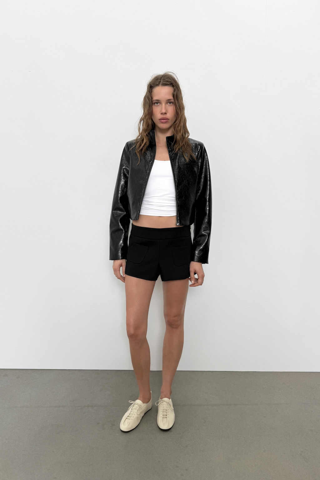 CHAQUETA CORTA EFECTO PIEL / Negro - Zara фото 6