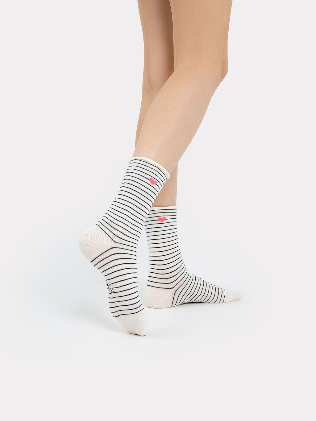 Цена за 5 пар! Носки женские молочно-белые с рисунком в виде сердца и полоски