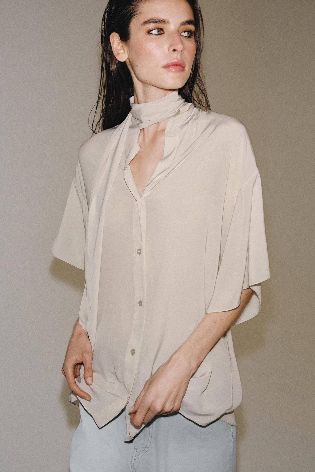 CAMISA FLUIDA LAZADA ZW COLLECTION / Beige - Zara фото 6