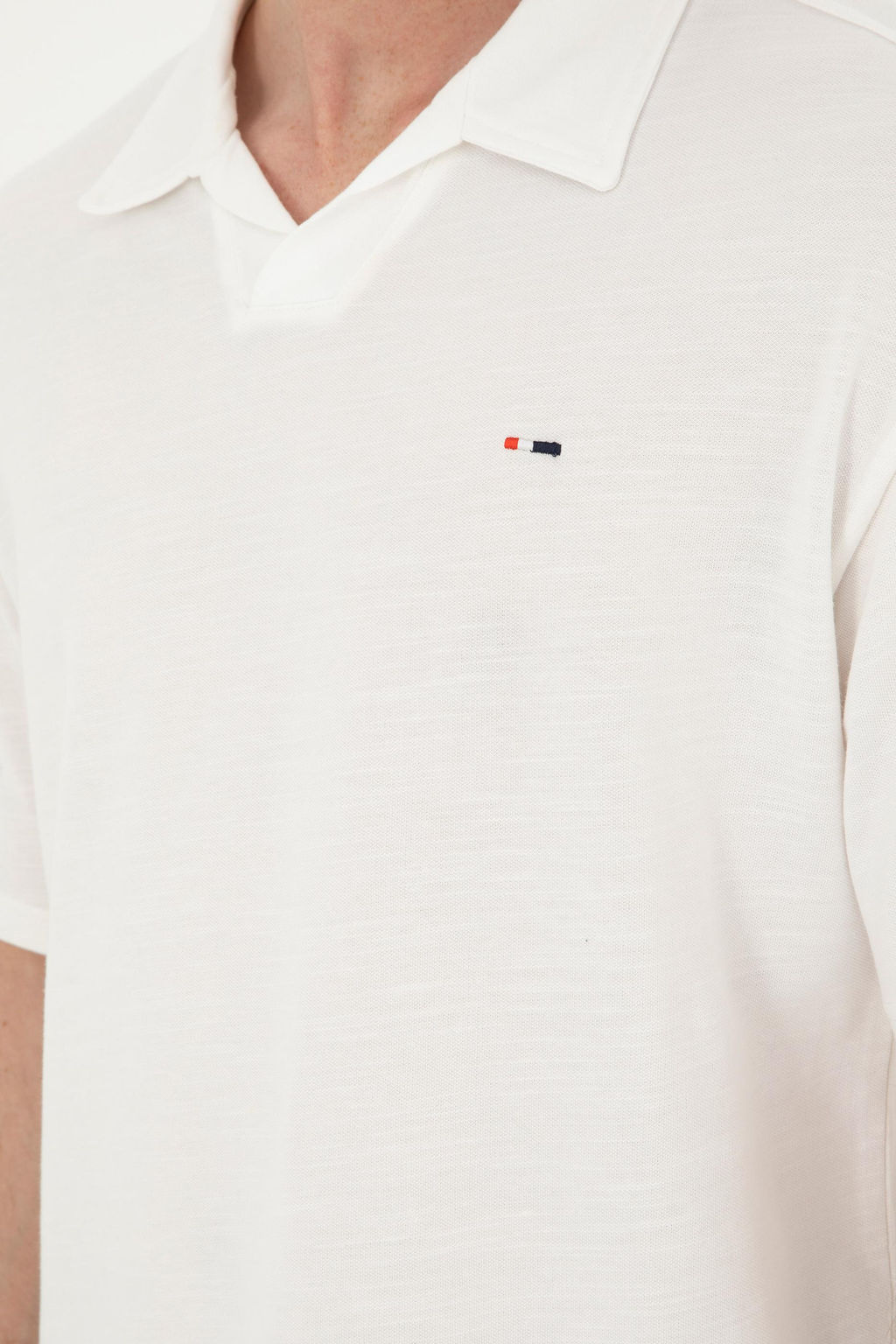 Мужская футболка цвета экрю Неожиданная скидка в корзине