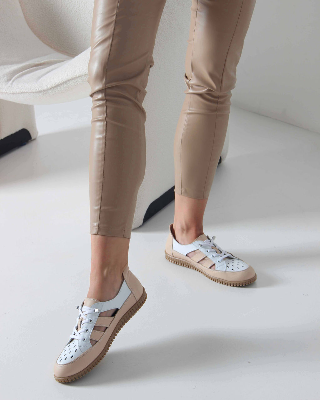 Слипоны 165.8000be. белый-бежевый