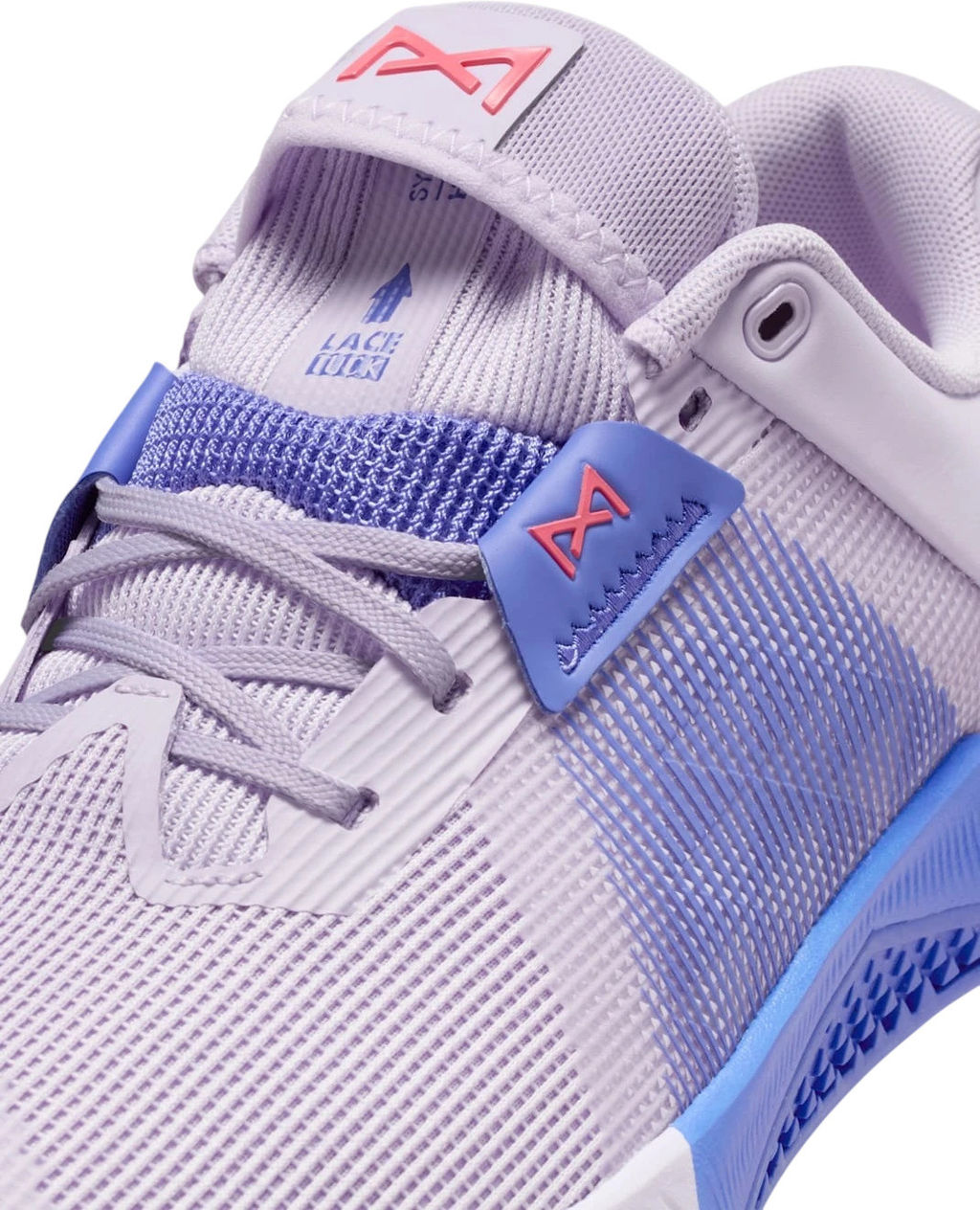 Кроссовки женские