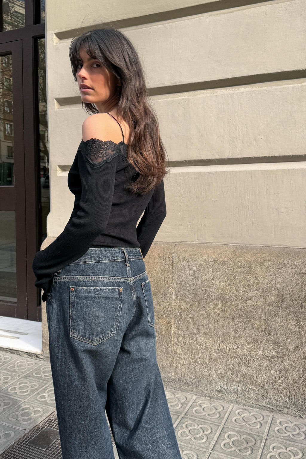T-SHIRT WITH BARE SHOULDERS - Zara фото 13