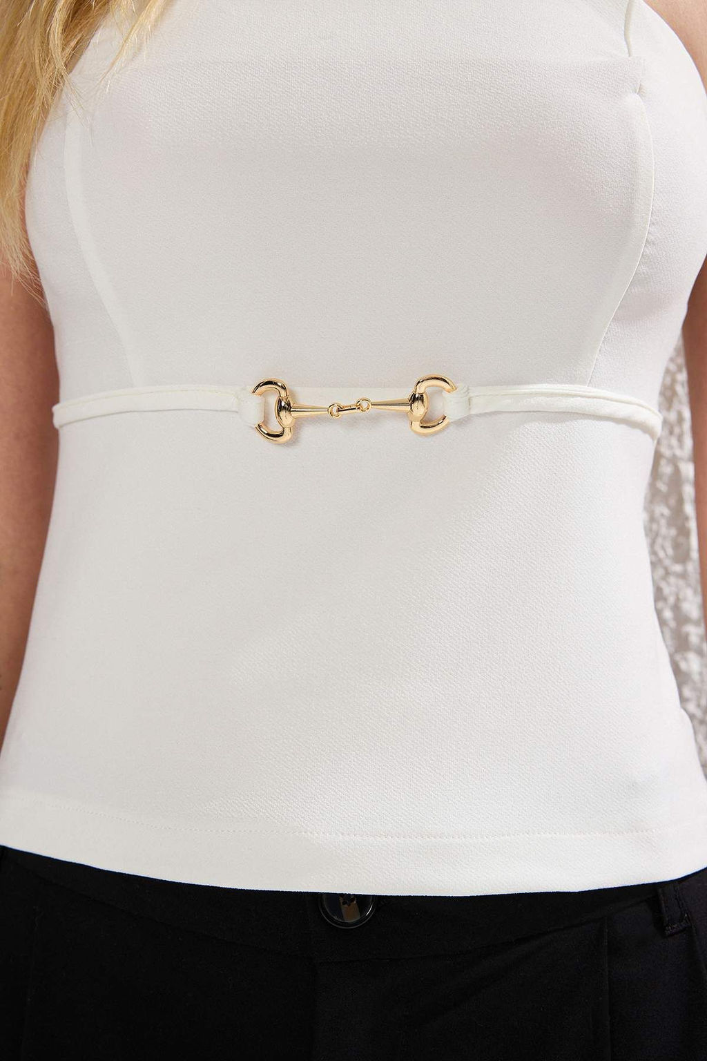 Beyaz Straplez Fitted Ince Sus Kemer Detayl? Dokuma Bluz TWOSS25BZ00421