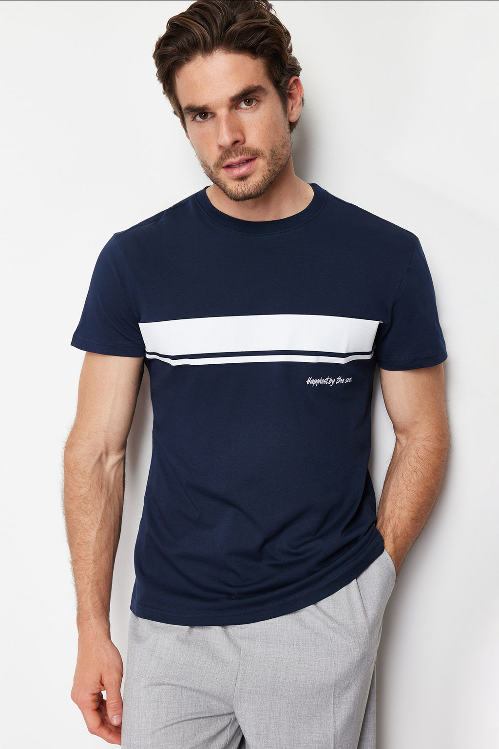 TRENDYOL MAN Tas Regular/Normal Bisiklet Yaka K?sa Kollu Cizgili Bask?l? %100 Pamuklu T-shirt TMNSS24TS00059