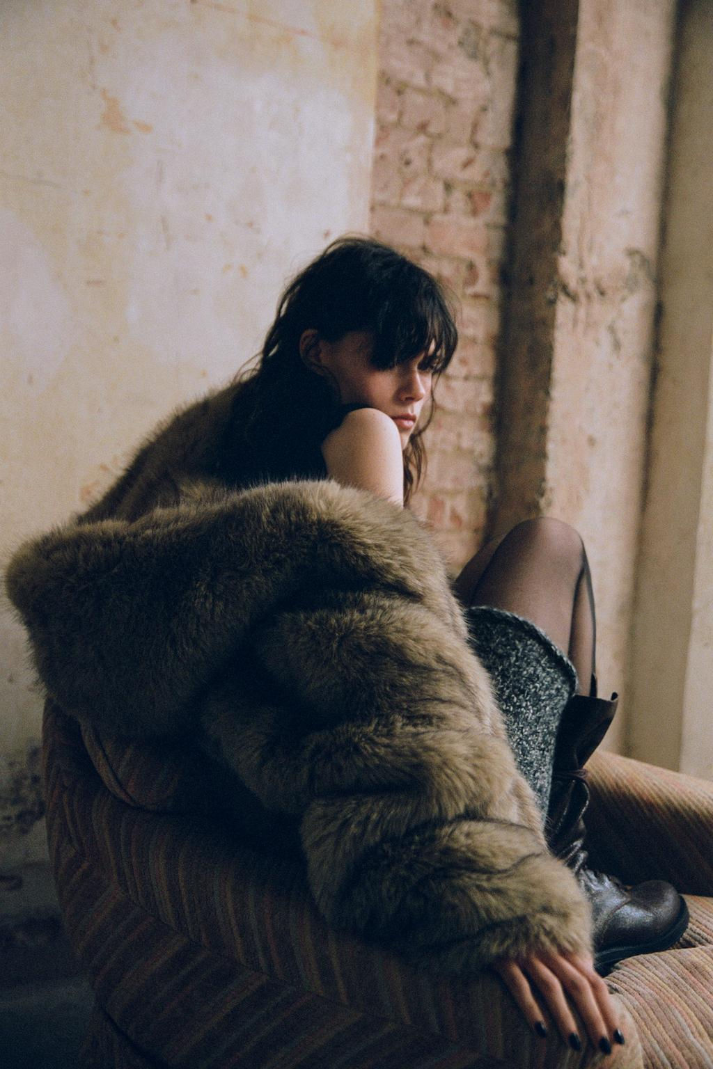 FAUX FUR HOODED COAT - Zara фото 3