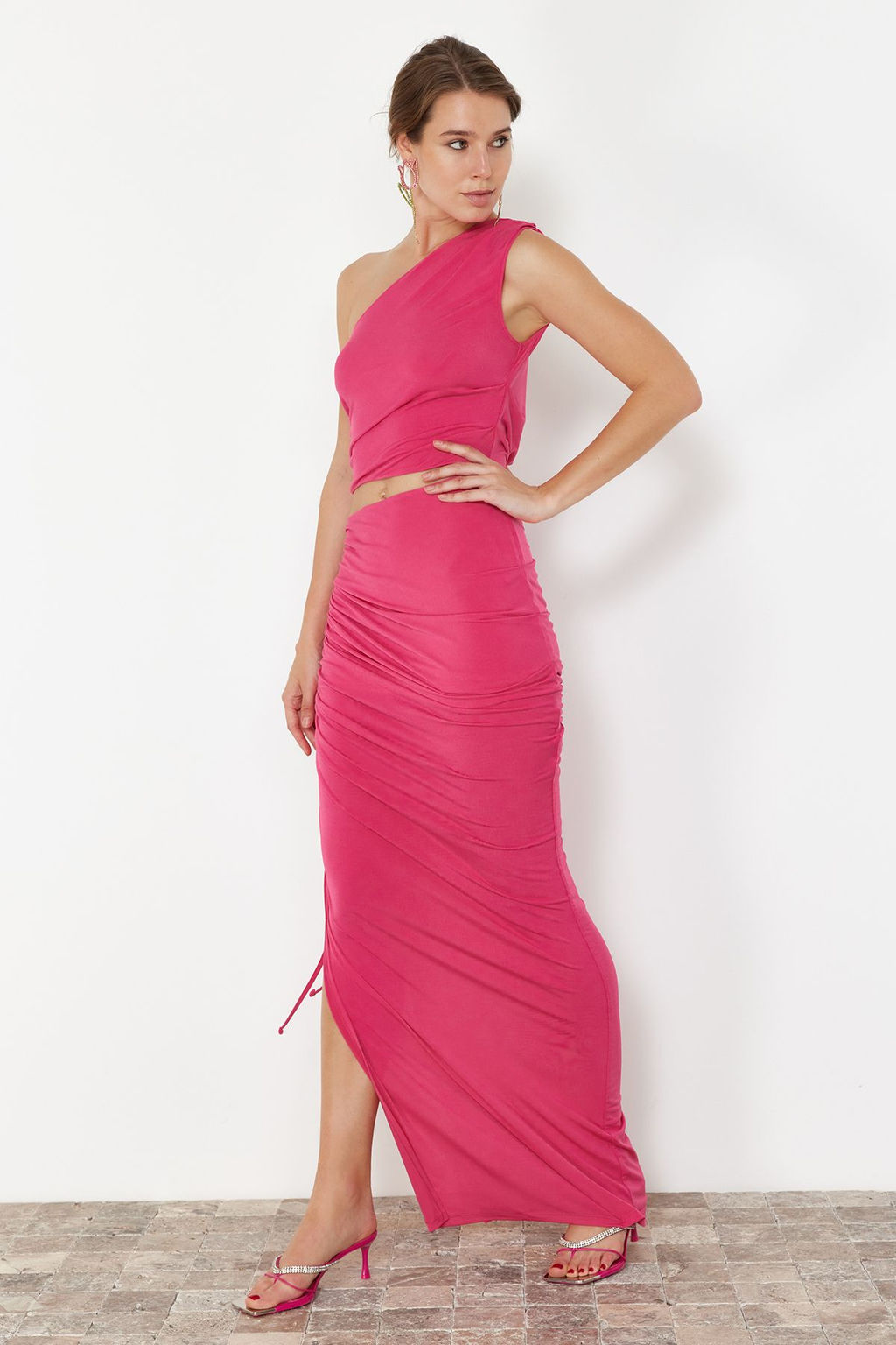 Limited Edition Fusya Vucuda Oturan Aksesuarl? Gece Uzun Abiye Elbise TPRSS24AE00046 - Trendyolmilla фото 3