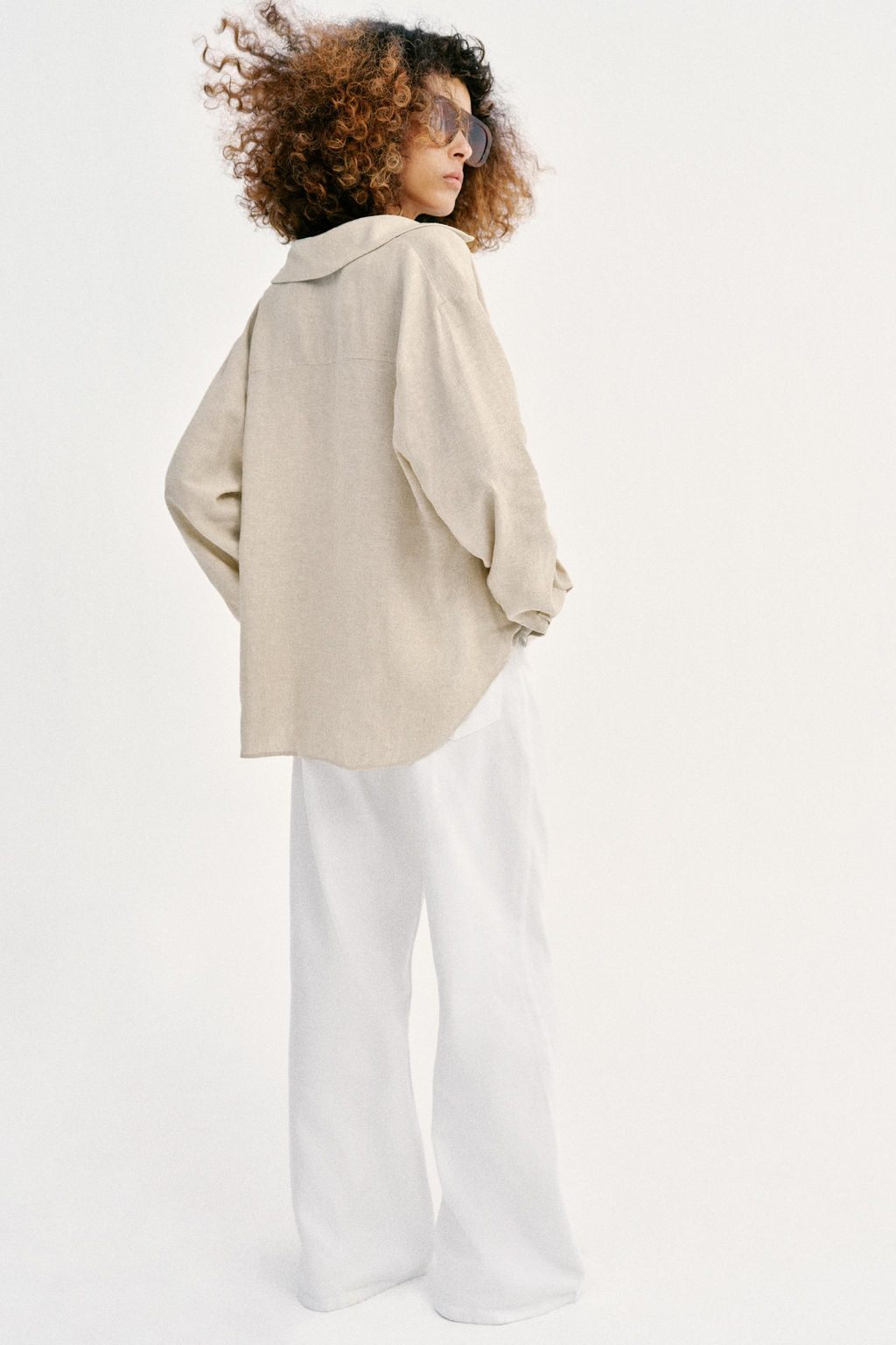 CAMISA CON LINO BAJO ABULLONADO / Beige claro - Zara фото 7