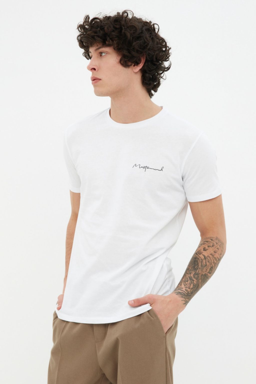 TRENDYOL MAN Siyah Slim/Dar Kesim Kucuk Yaz? Bask?l? %100 Pamuklu K?sa Kol T-Shirt TMNSS20TS0083